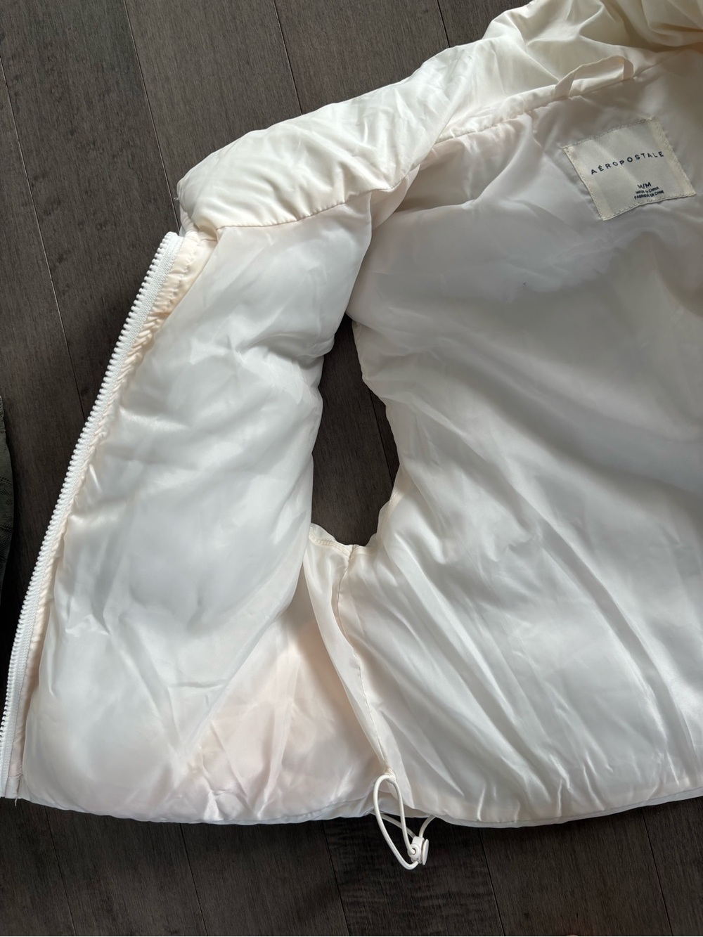 Size Medium Aeropostale white puffer vest - Picture 4 of 8